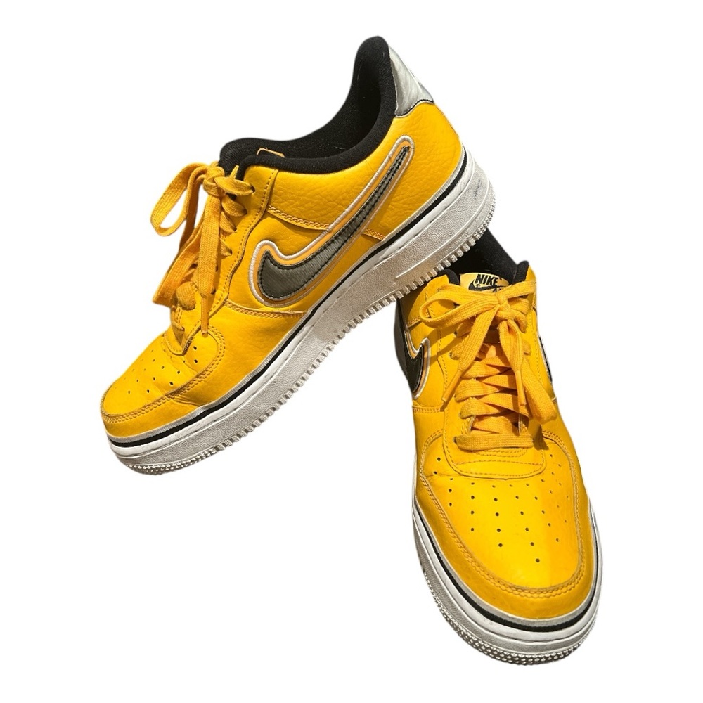 Nike Air Force 1, Size 9, Gold with white soles